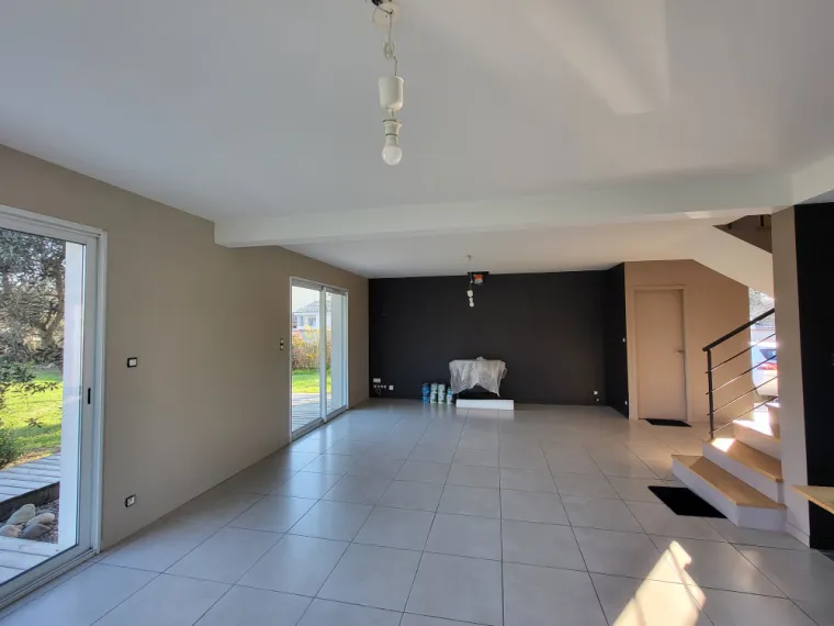 Mise en peinture d'une maison murs et plafonds + vitrification parquet + escalier