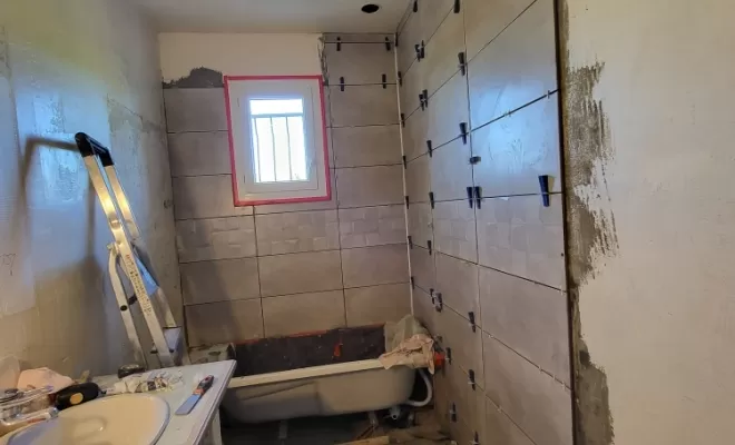 Rénovation salle de bain à Muret, pose faïence sur murs, Chik Peinture & Inside