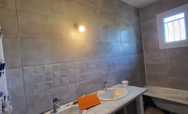 Rénovation salle de bain à Muret, pose faïence sur murs, Chik Peinture & Inside