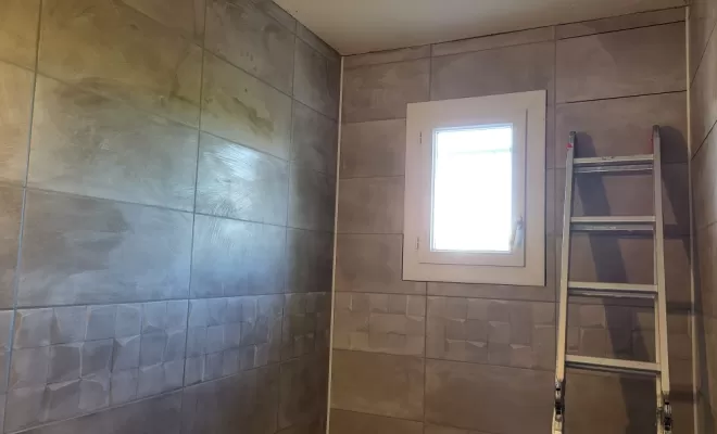Rénovation salle de bain à Muret, pose faïence sur murs, Chik Peinture & Inside