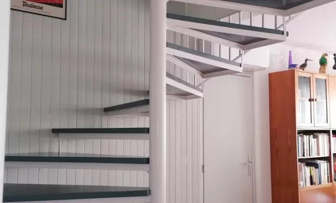 Rénovation escalier en bois et métal à VENERQUE, Chik Peintre & Inside