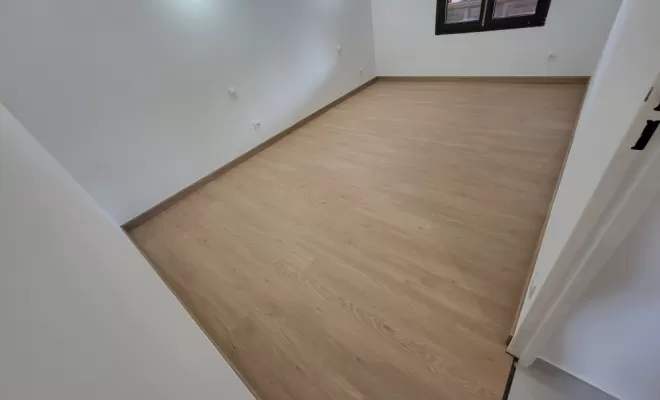Pose parquet flottant chêne stratifié à Venerque