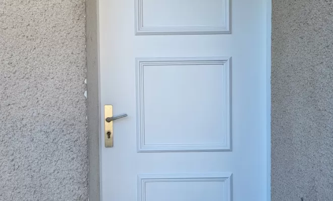 Rénovation portes à Pins-justaret par Chik Peinture & Inside