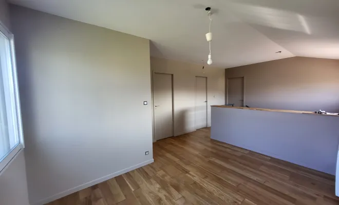 Mise en peinture d'une maison murs et plafonds + vitrification parquet + escalier