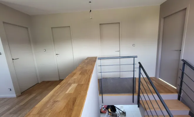 Mise en peinture d'une maison murs et plafonds + vitrification parquet + escalier