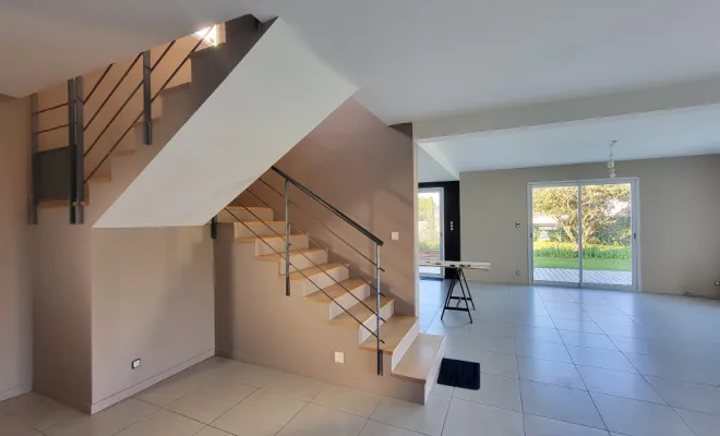 Mise en peinture d'une maison murs et plafonds + vitrification parquet + escalier