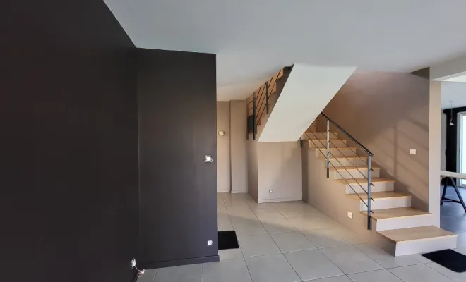 Mise en peinture d'une maison murs et plafonds + vitrification parquet + escalier